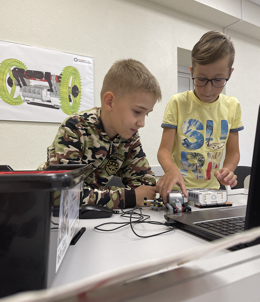Курс “Робототехніка EV3 Mindstorms”